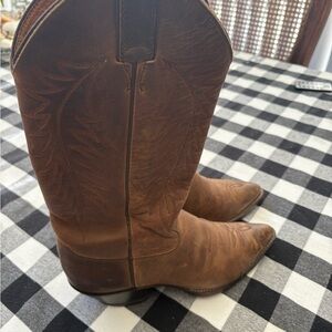 Ladies Justin Distressed Leather Brown Cowboy Boots -gently used, $50